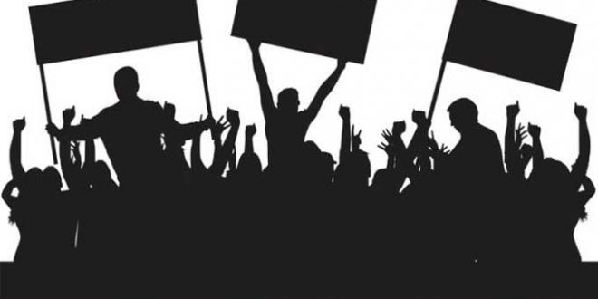 1682429012 manif urt gafsa 660x330 - وقفة احتجاجية لأنصار “التيار الديمقراطي” تطالب بإطلاق سراح غازي الشواشي