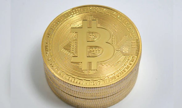 1682485476 bitcoin2 - ارتفاع عملة البيتكوين بنسبة 2.65% لتصل إلى 30222 دولارًا في الـ24 ساعة الماضية