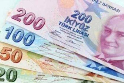 1682493327 lyra 420x280 - الليرة التركيّة تتراجع إلى أدنى مستوى لها مقابل الدولار