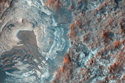 Mars009 420x280 - مركبة كيوريوسيتي تواصل استكشاف المريخ وتثبيت تحديث جديد لها