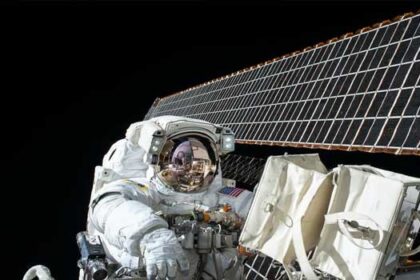space 420x280 - روسيا تحضّر رواد الفضاء لرحلات القمر