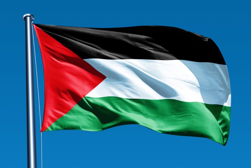 860x576 - الاحتلال الإسرائيلي يجرّم رفع العلم الفلسطيني