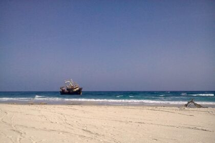 Best beaches of Tunisia 420x280 - السباحة ممنوعة في 29 شاطئا/ إليك قائمة هذه الشواطئ
