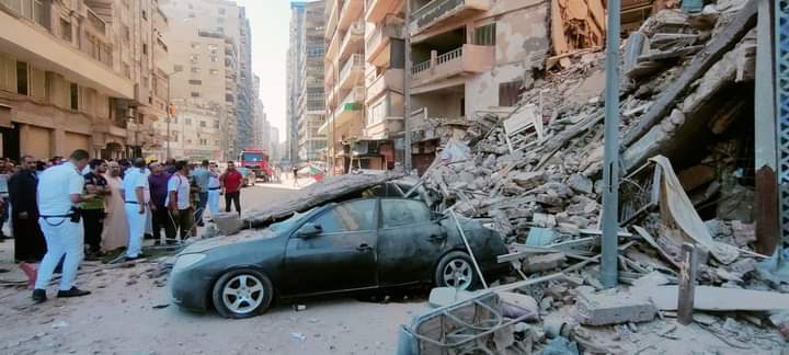 FB IMG 1687772849085 - "بداخله عائلات وصغار" .. انهيار مبنى من 13 طابقًا في مصر