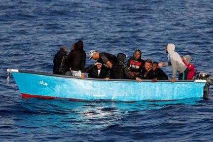 hark22 420x280 - انقاذ مهاجرين غير نظاميين بعد غرق قاربهم قبالة جزيرة لامبيدوزا