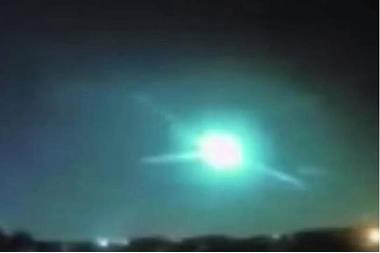 420218115720510222736 - وميض ازرق في سماء تونس يشعل الجدل: رئيس جمعية الفضاء يفسر