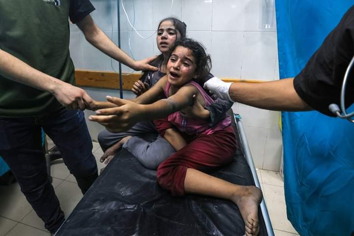 FB IMG 1697621265601 - مئات الشهداء والجرحى في مجزرة "مروعة" قرب المستشفى الإندونيسي بغزة